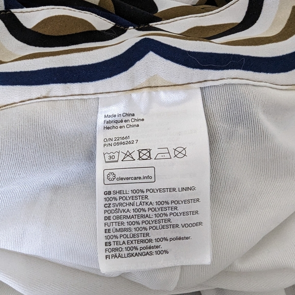 H and M pleated skirt with pockets - Picture 3 of 4